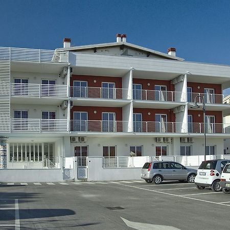 Case Vacanze Blue Bay Resort Roseto Degli Abruzzi Esterno foto