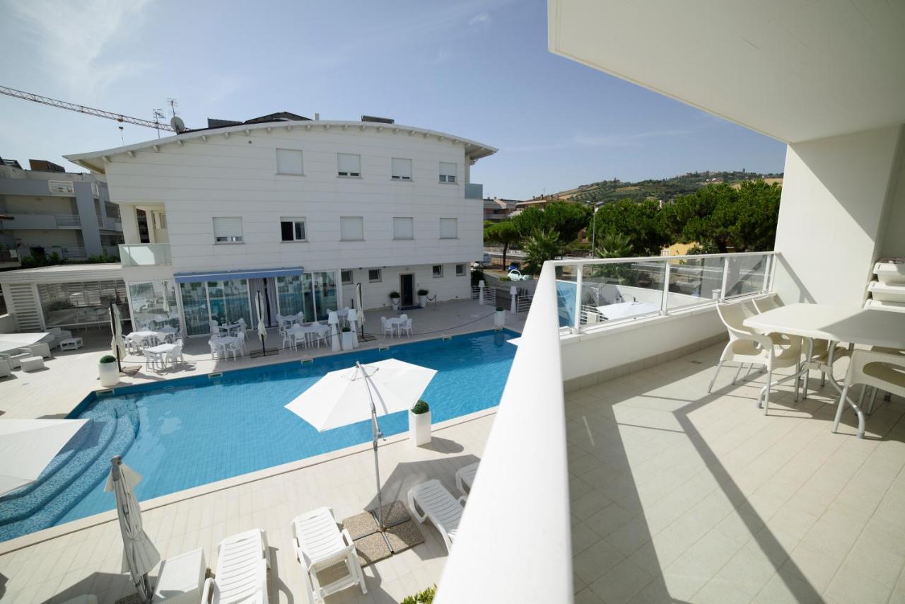 Case Vacanze Blue Bay Resort Roseto Degli Abruzzi Esterno foto