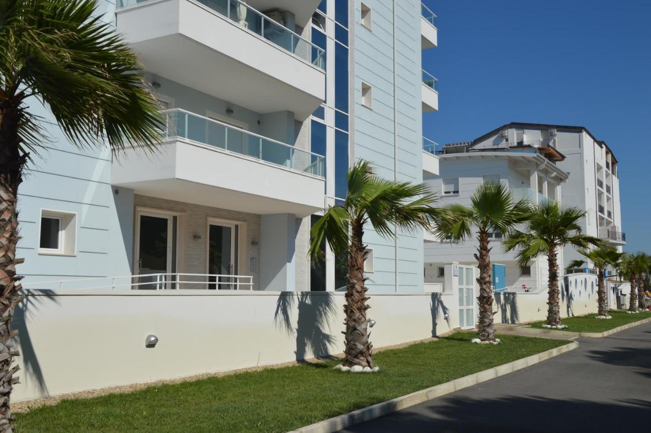 Case Vacanze Blue Bay Resort Roseto Degli Abruzzi Esterno foto