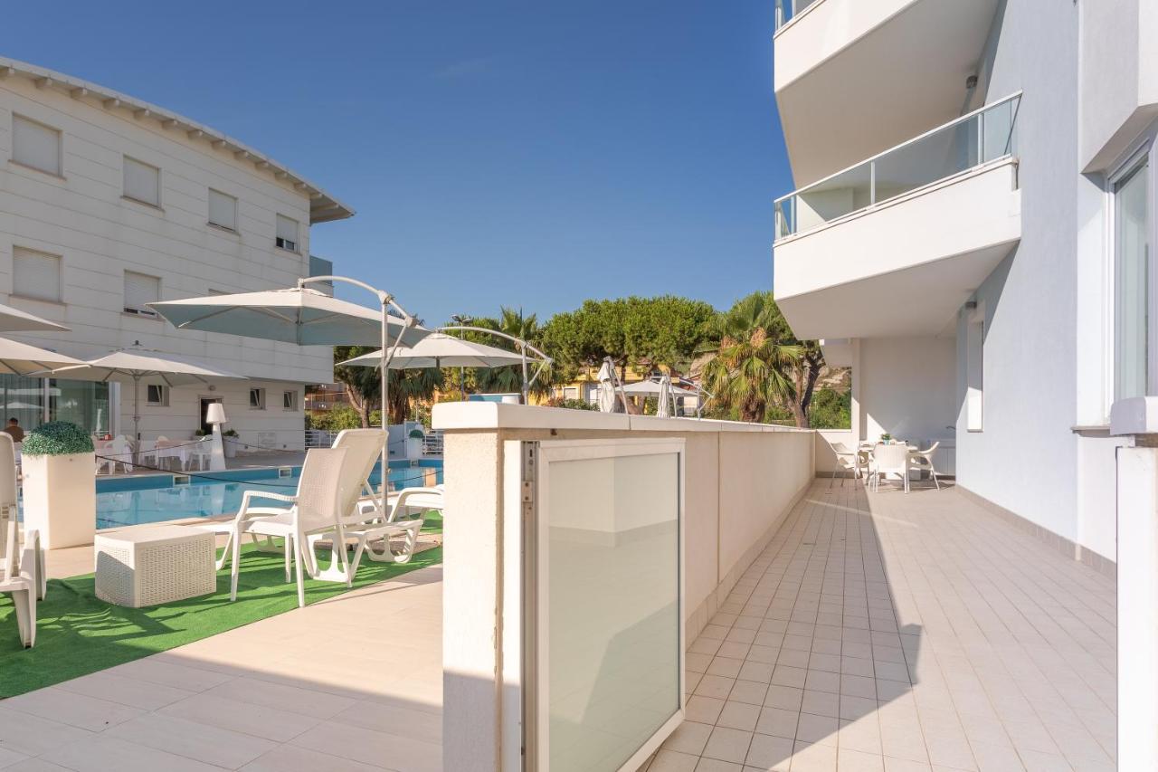 Case Vacanze Blue Bay Resort Roseto Degli Abruzzi Esterno foto