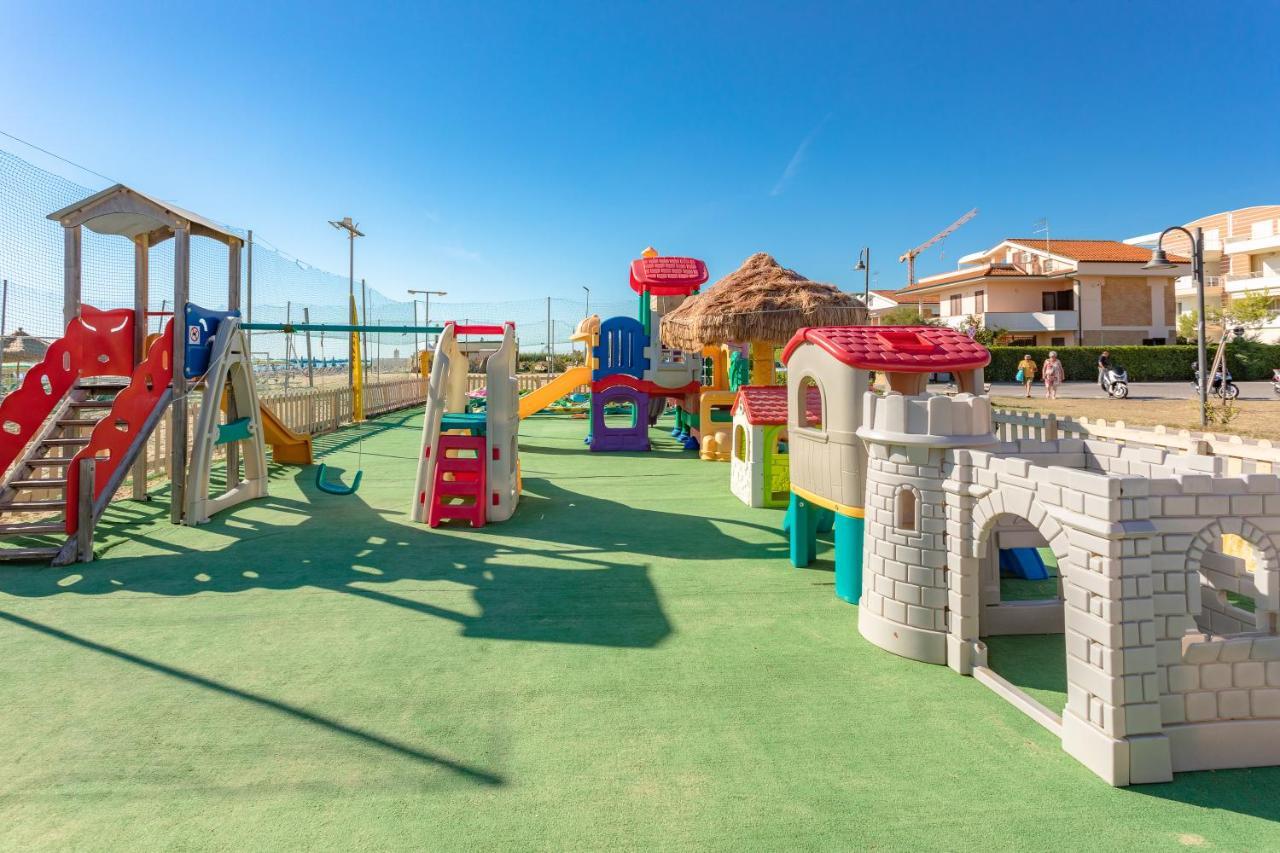 Case Vacanze Blue Bay Resort Roseto Degli Abruzzi Esterno foto