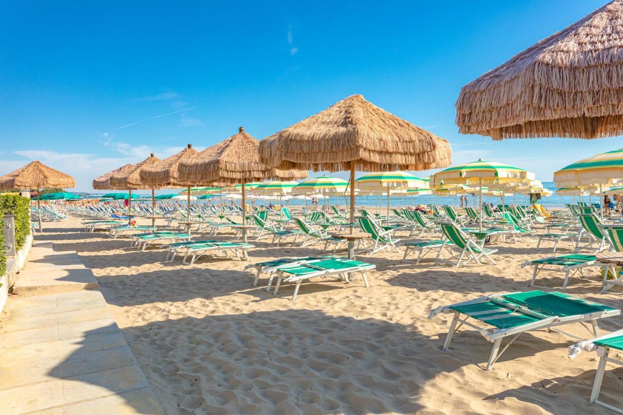 Case Vacanze Blue Bay Resort Roseto Degli Abruzzi Esterno foto