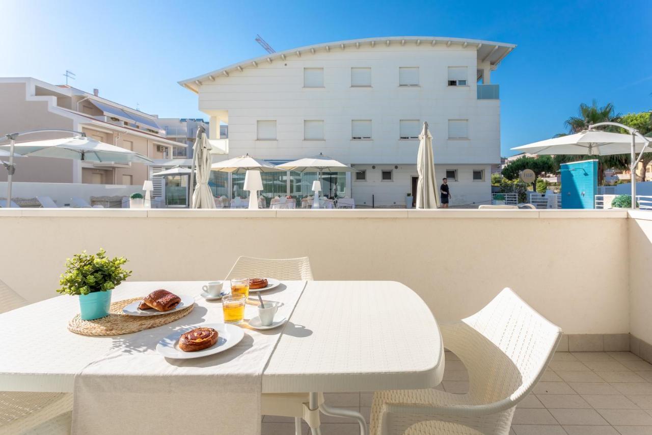 Case Vacanze Blue Bay Resort Roseto Degli Abruzzi Esterno foto