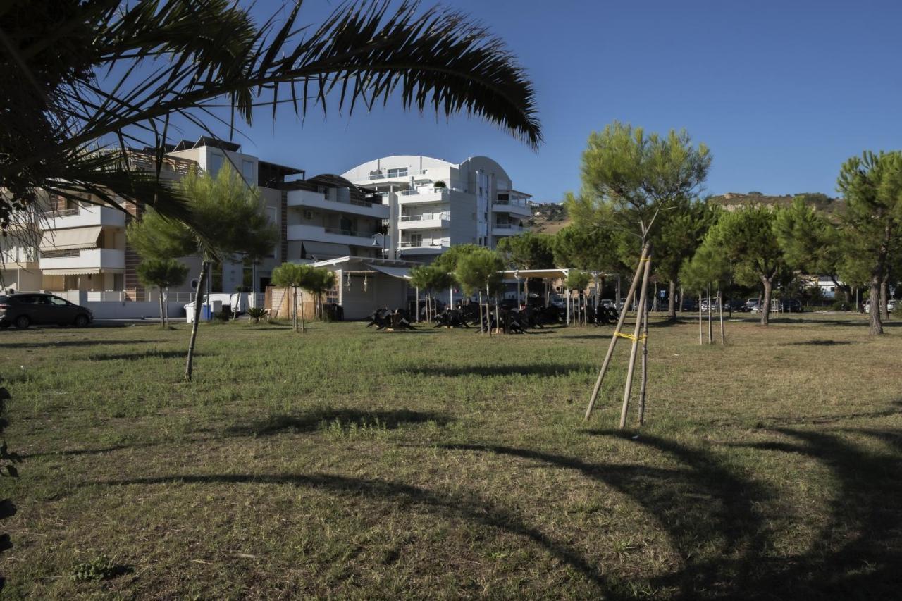 Case Vacanze Blue Bay Resort Roseto Degli Abruzzi Esterno foto