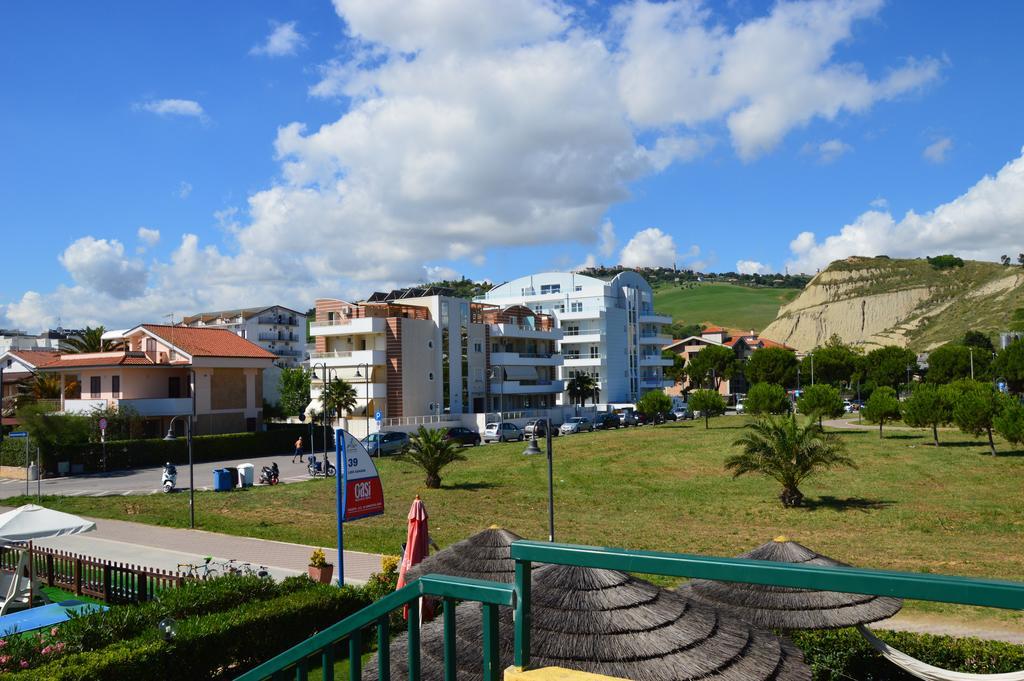 Case Vacanze Blue Bay Resort Roseto Degli Abruzzi Esterno foto