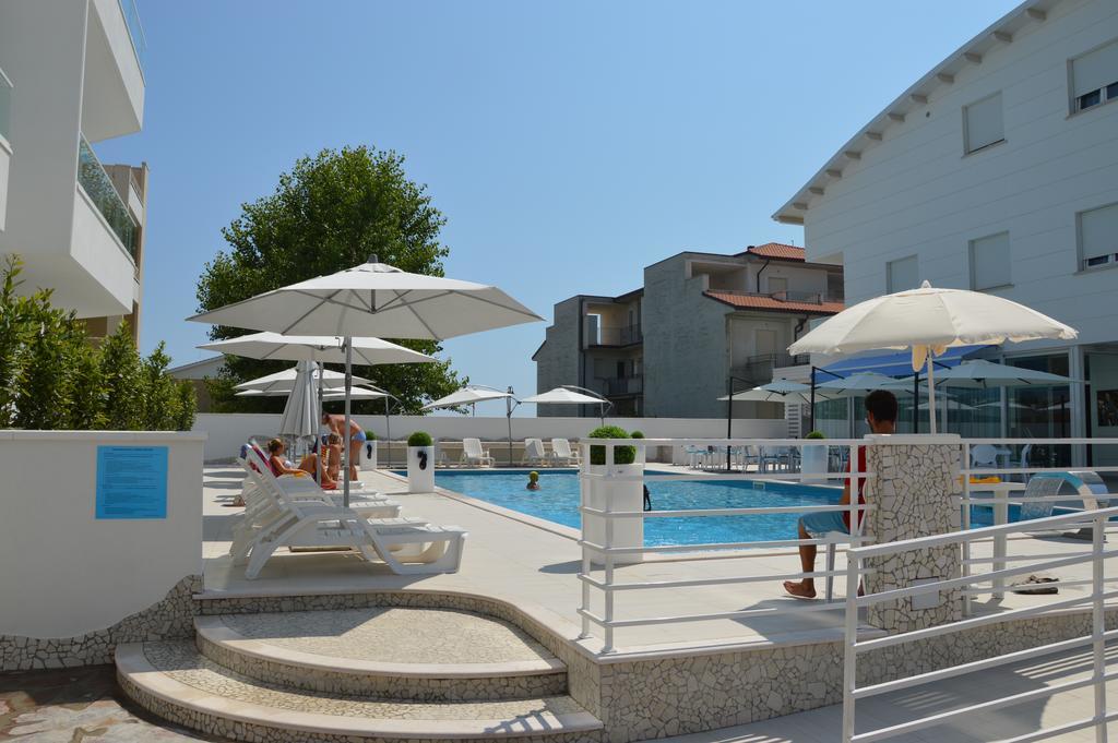 Case Vacanze Blue Bay Resort Roseto Degli Abruzzi Esterno foto