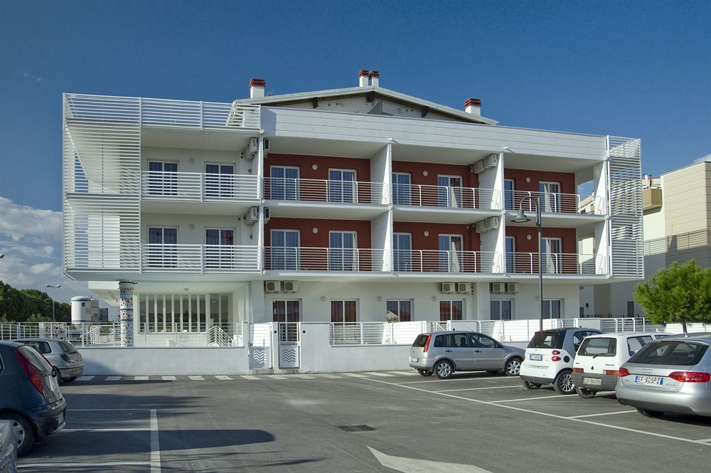 Case Vacanze Blue Bay Resort Roseto Degli Abruzzi Esterno foto