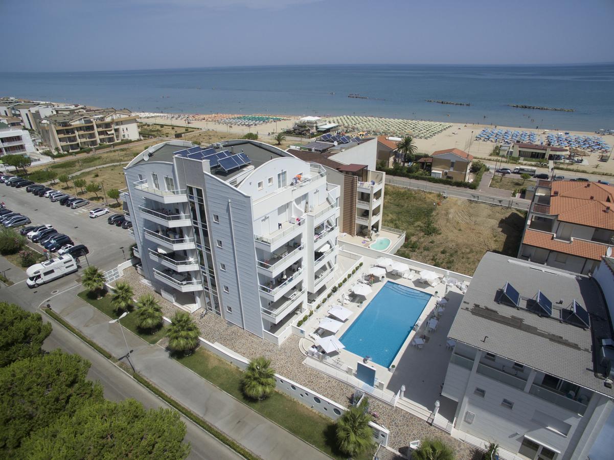 Case Vacanze Blue Bay Resort Roseto Degli Abruzzi Esterno foto