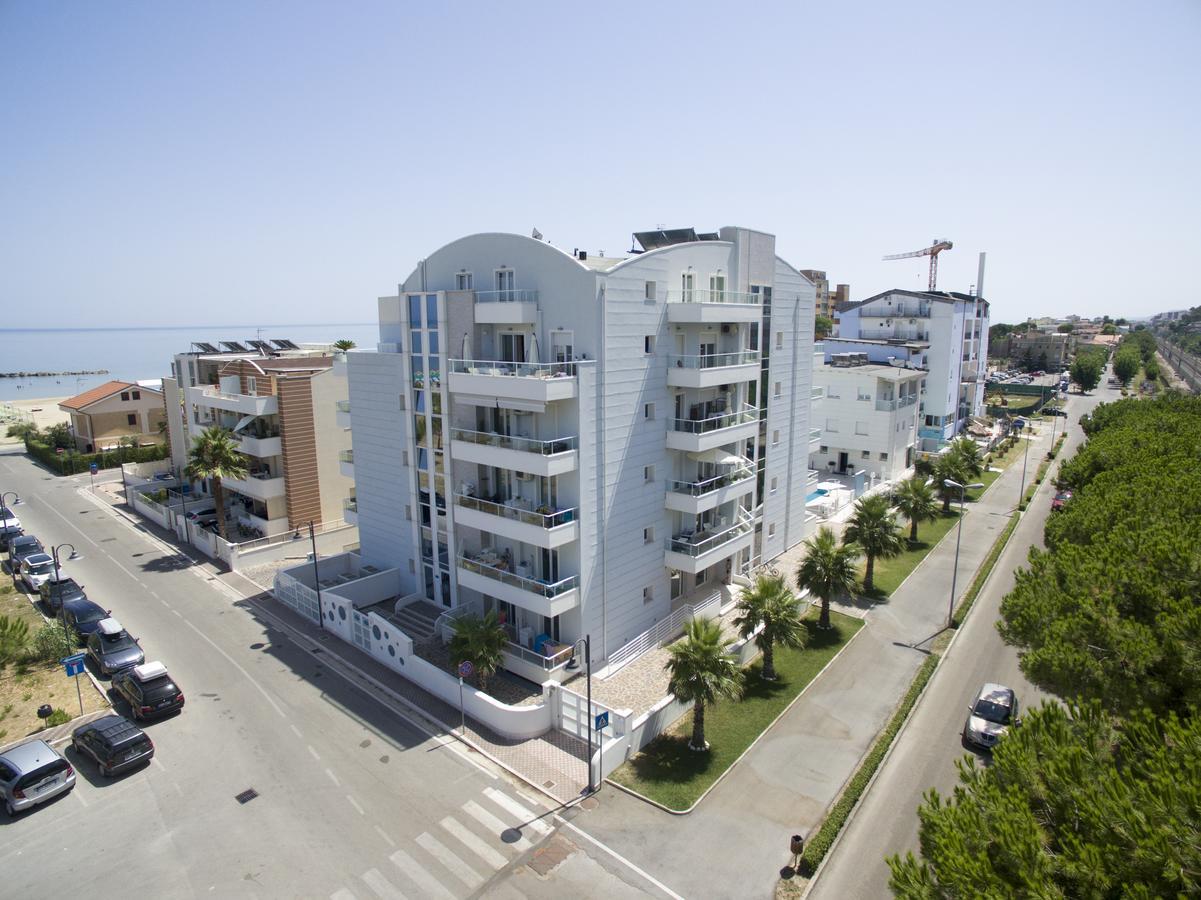 Case Vacanze Blue Bay Resort Roseto Degli Abruzzi Esterno foto