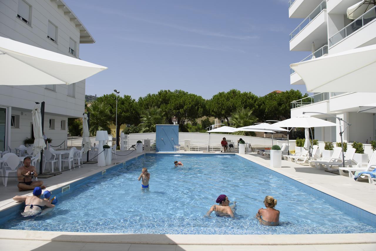 Case Vacanze Blue Bay Resort Roseto Degli Abruzzi Esterno foto