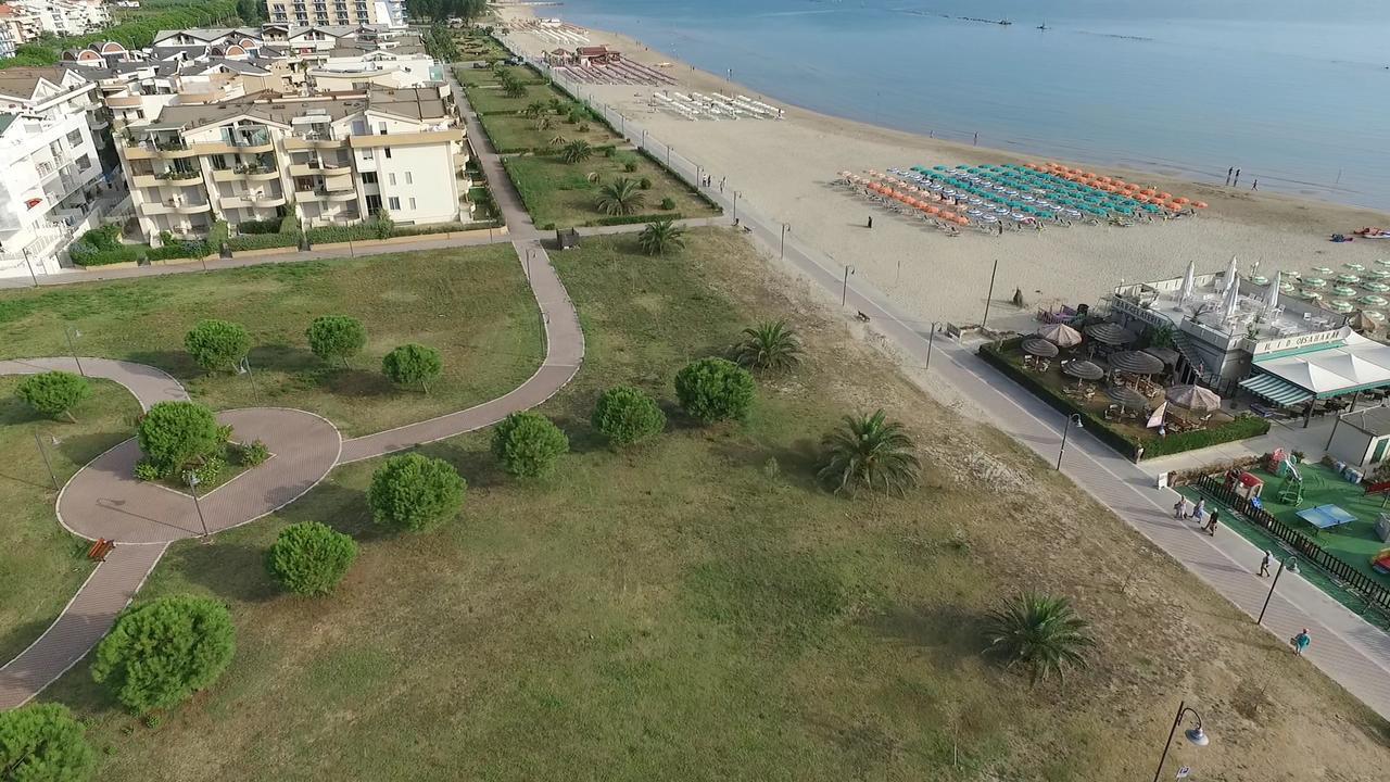 Case Vacanze Blue Bay Resort Roseto Degli Abruzzi Esterno foto