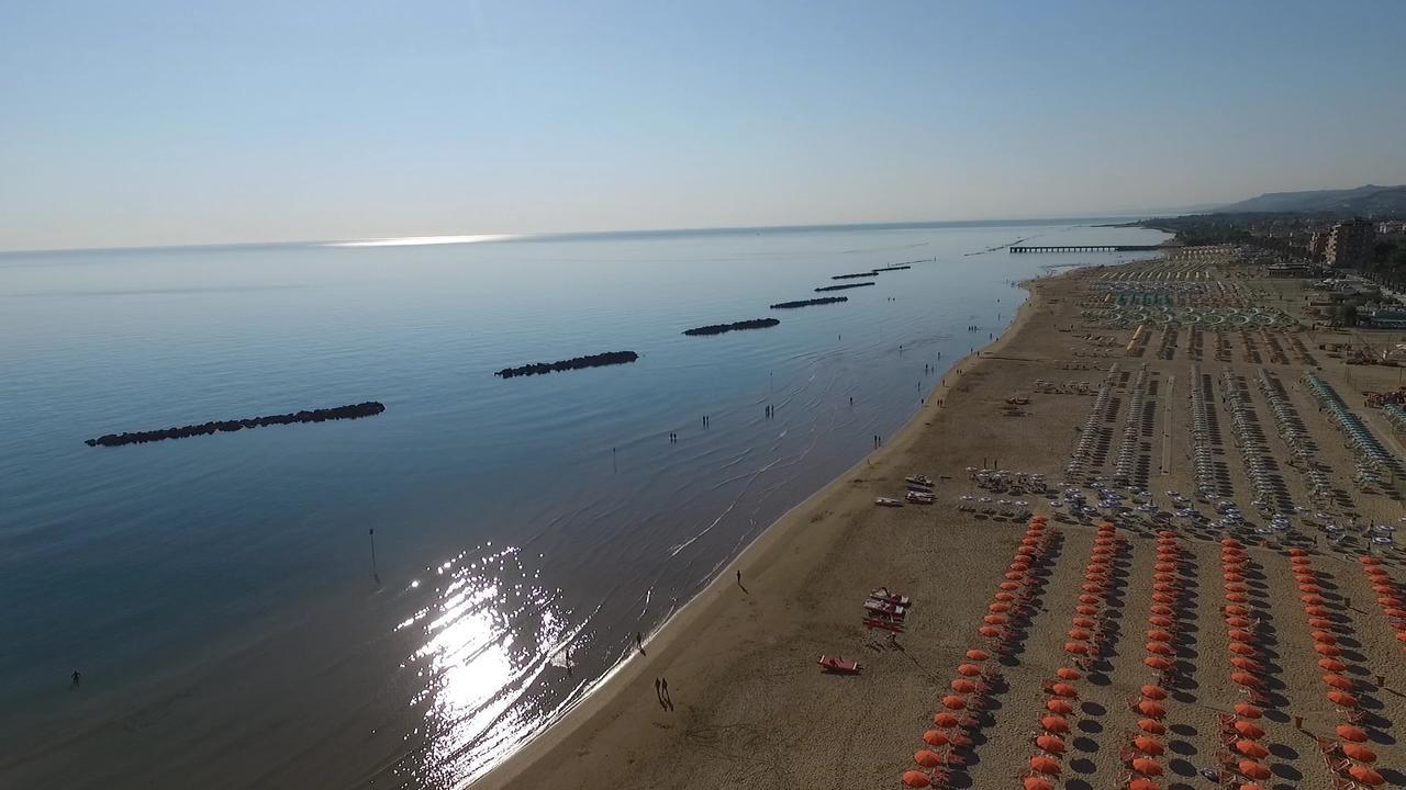 Case Vacanze Blue Bay Resort Roseto Degli Abruzzi Esterno foto
